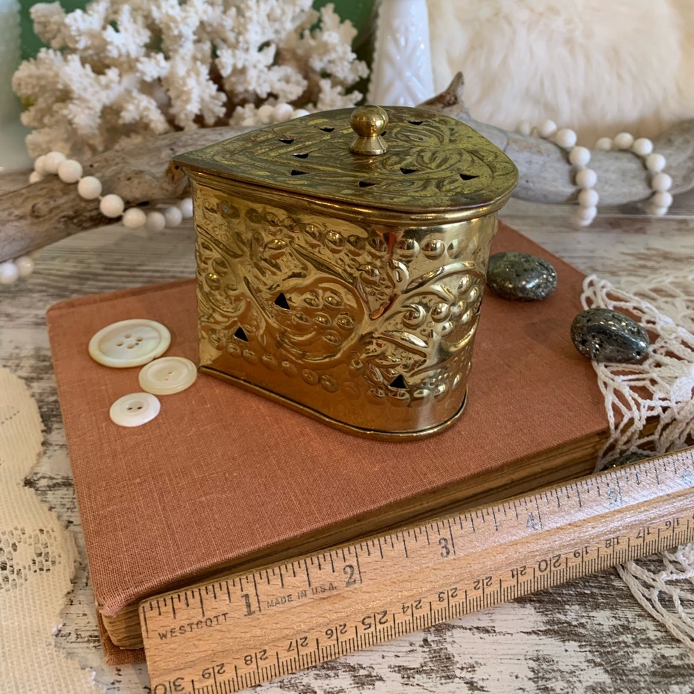 Vintage Brass Container 🔆 - Picture 4 of 10